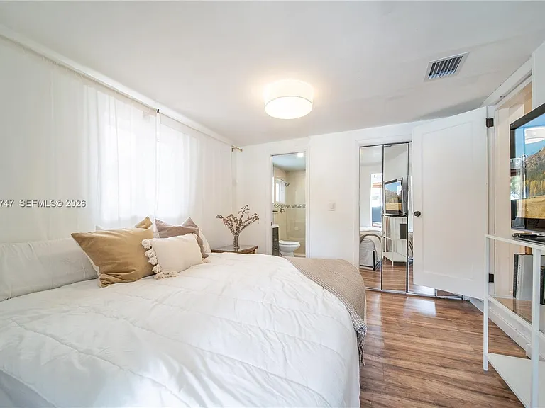 2421 SW 26th Ln — Photo 19