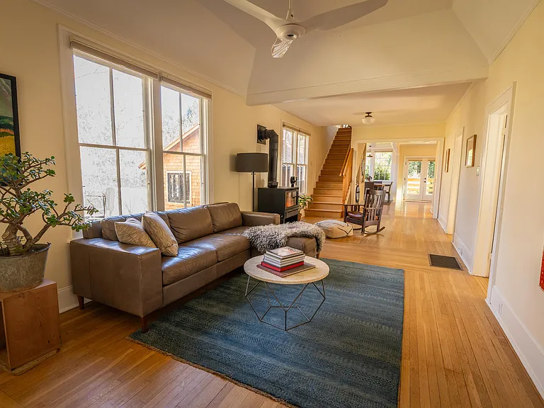 323 Clay St — Photo 23