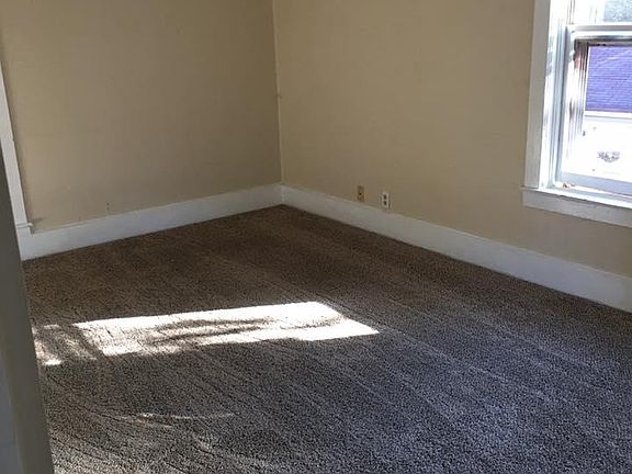 3rd image of 404 S Batavia Ave APT 4