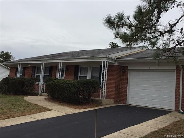 1st image of 4 Monmouth Ln