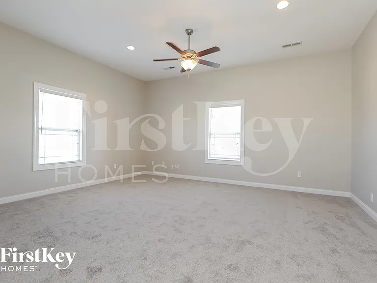 669 Richards Dr — Photo 13