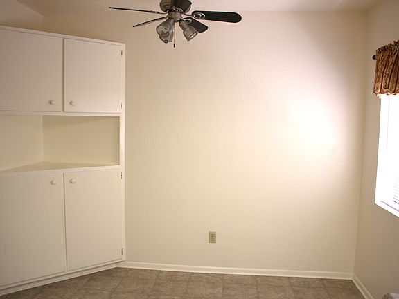 Kitchen dining area