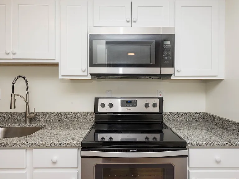 Lakewood Apartments — Photo 22