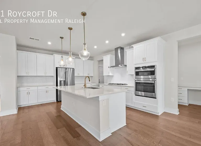 521 Roycroft Dr — Photo 5