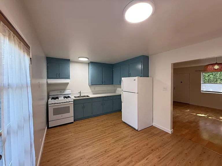 1528 Woolsey St #C — Photo 8