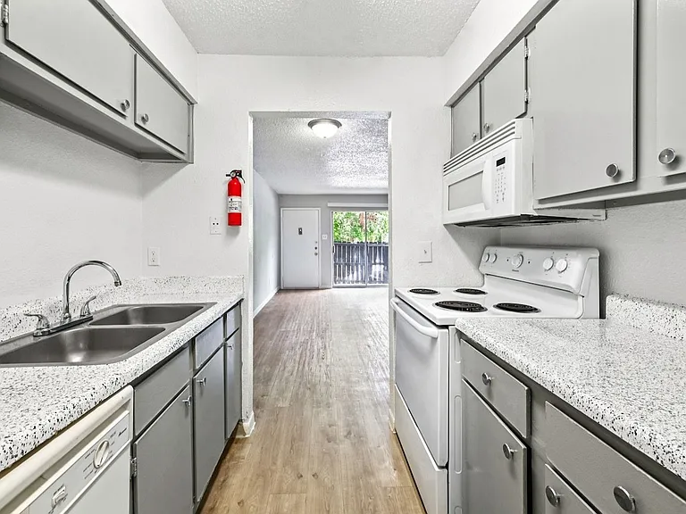 Pine Creek Apartments — Photo 47