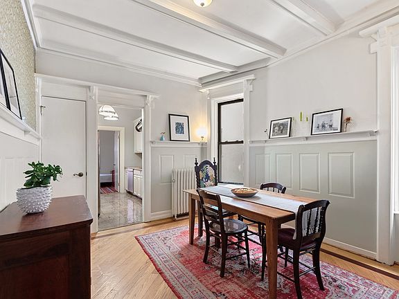 5th image of 226 Saint James Pl APT 2R