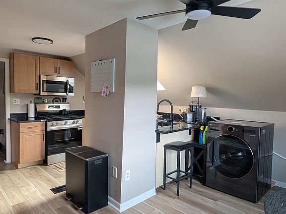 2nd image of 727-731 Harvard St APT 3