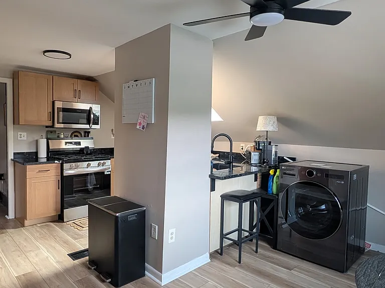727-731 Harvard St #3 — Photo 2