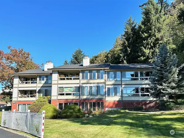23403 Lakeview Drive #I-203, Mountlake Terrace, WA 98043