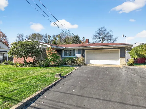 717 Mercer Rd N, Beaver Falls, PA 15010