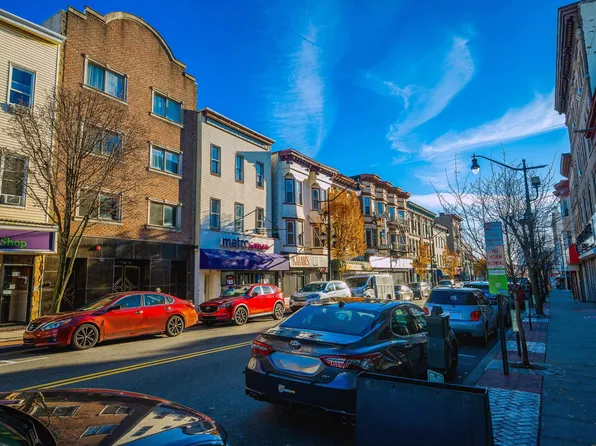 910 Summit Avenue image 13 of 15