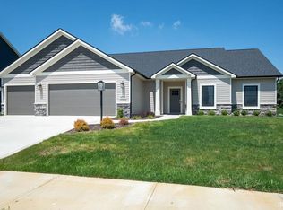 5329 Greyson Heights Dr, Auburn, IN 46706