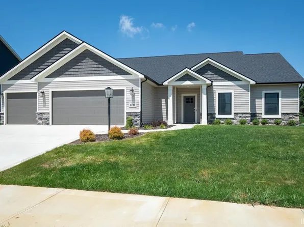 5329 Greyson Heights Dr, Auburn, IN 46706