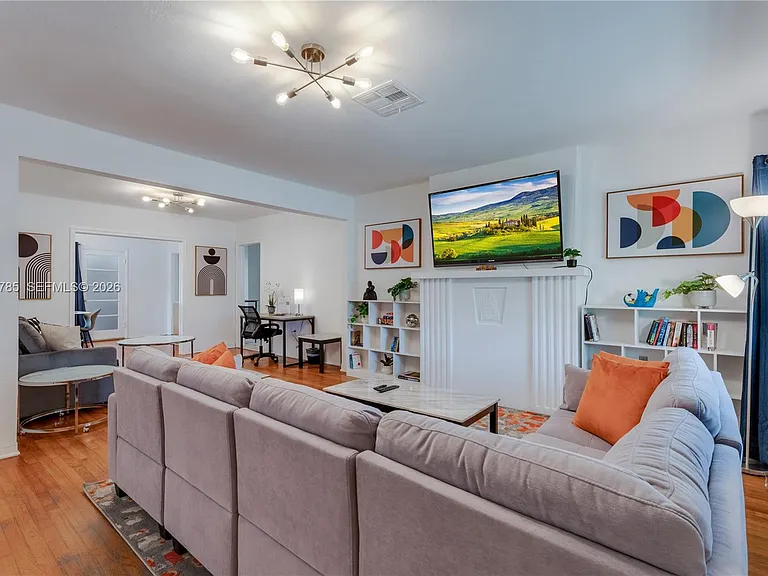 820 SW 26th Rd — Photo 8