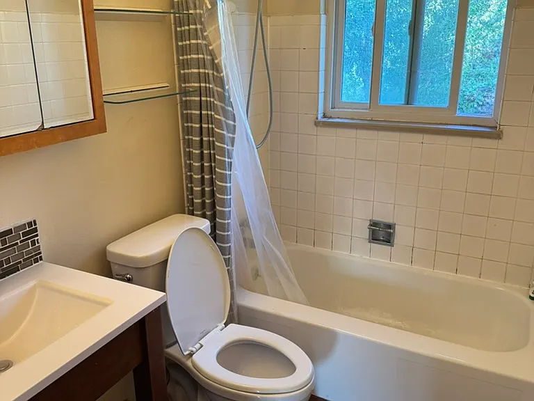 upstairs full bathroom