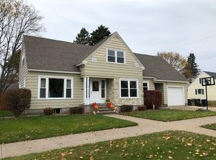 1012 S 11th St, Escanaba, MI 49829