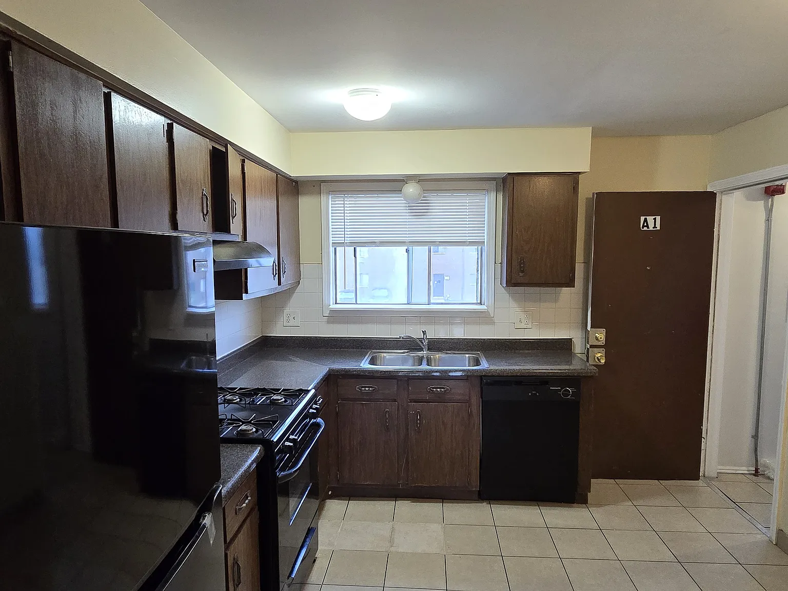 2 bed, 900 sqft, $1,650 — Photo 3