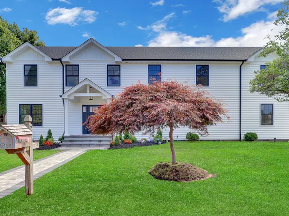 25 Sunnybrook Dr E Floor 2, Oceanside, NY 11572