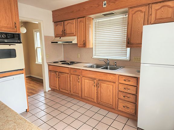 Electric cooktop, wall oven, dishwasher and refrigerator included
