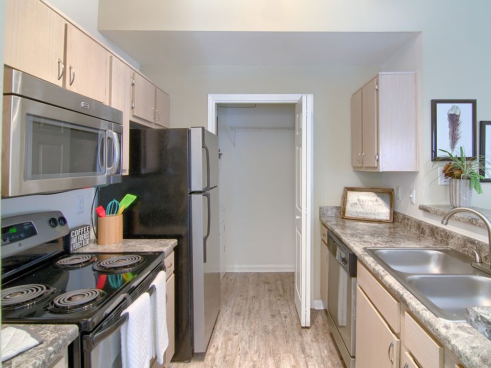 1st image of 2620 Lejuene Dr #Fd2f8757e