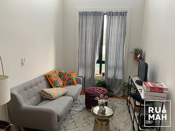 2nd image of 812 Lexington Ave APT 2F