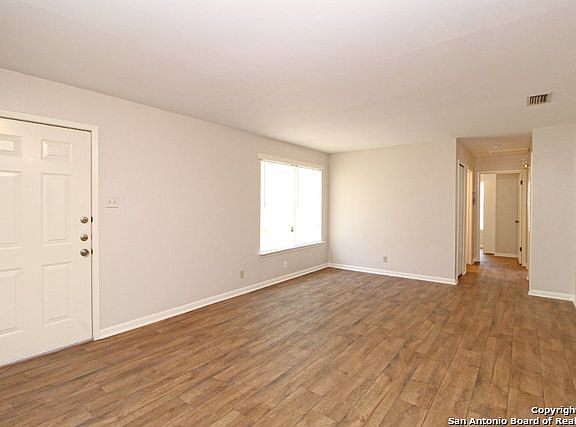 5th image of 110 Huxley Dr