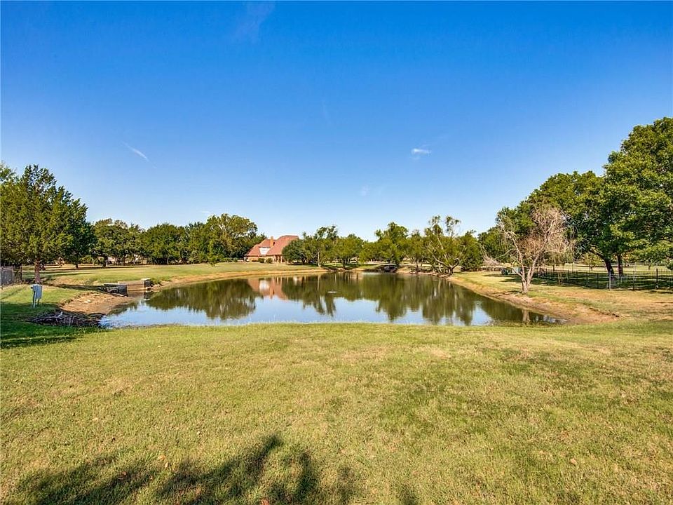 1st image of 115 Twin Lakes Dr