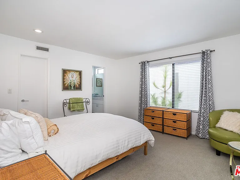 802 Washington Ave — Photo 21