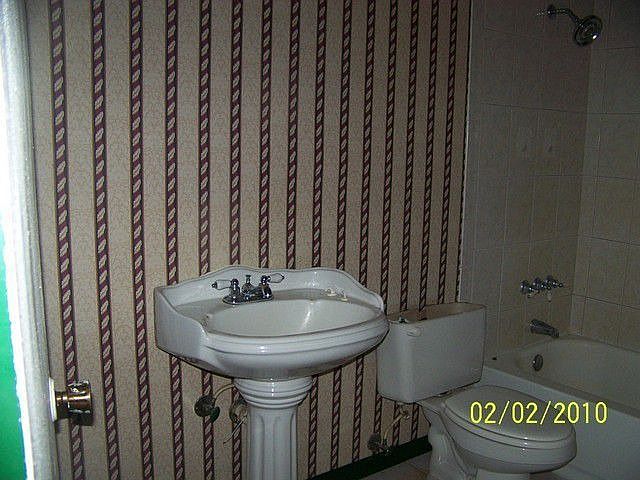 2nd image of 938 Caligula Ave SE