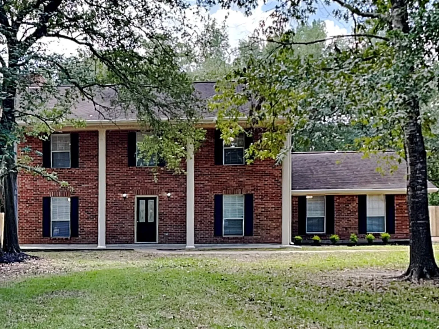 3 bed, 2.5 bath, 2300 sqft, $2,450 — Photo 1