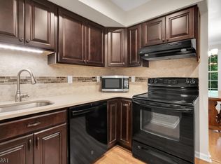 26 Countryside Dr, Basking Ridge, NJ 07920