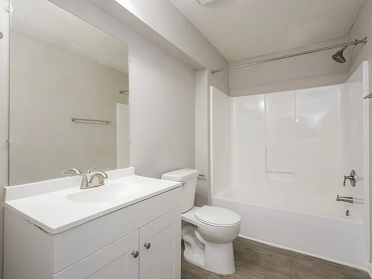 1632631_028_bathroom_13611083.jpg