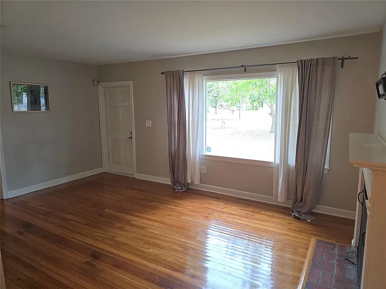 1001 W Beacon Ave — Photo 5