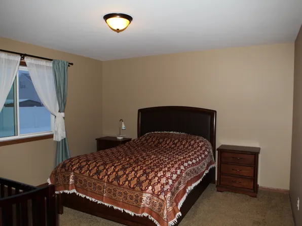 2027 Cumberland Ct, Brookings, SD 57006