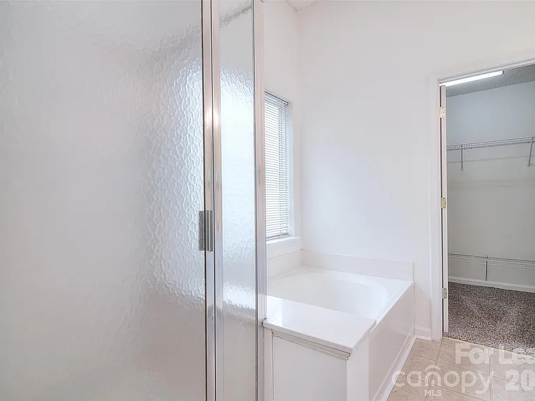550 Carlisle Dr — Photo 28