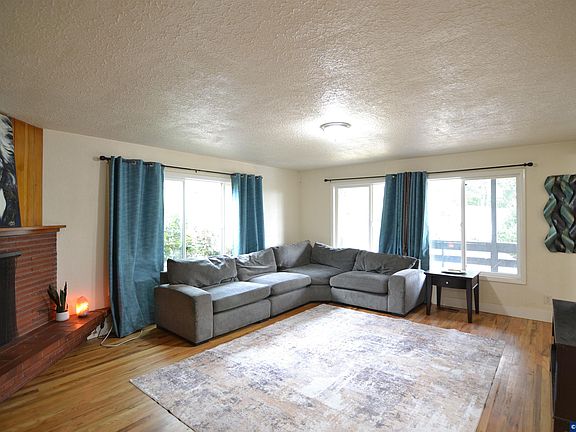 2nd image of 1005 Glenview Way NW