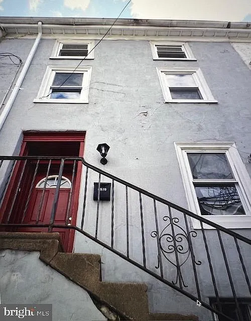 4 bed, 1880 sqft, $2,850 — Photo 1
