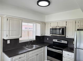 200 SW 10th St #200, Hallandale, FL 33009