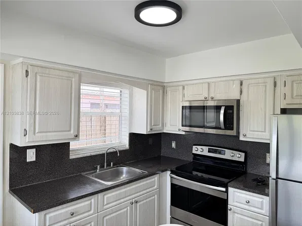 200 SW 10th St #200, Hallandale, FL 33009