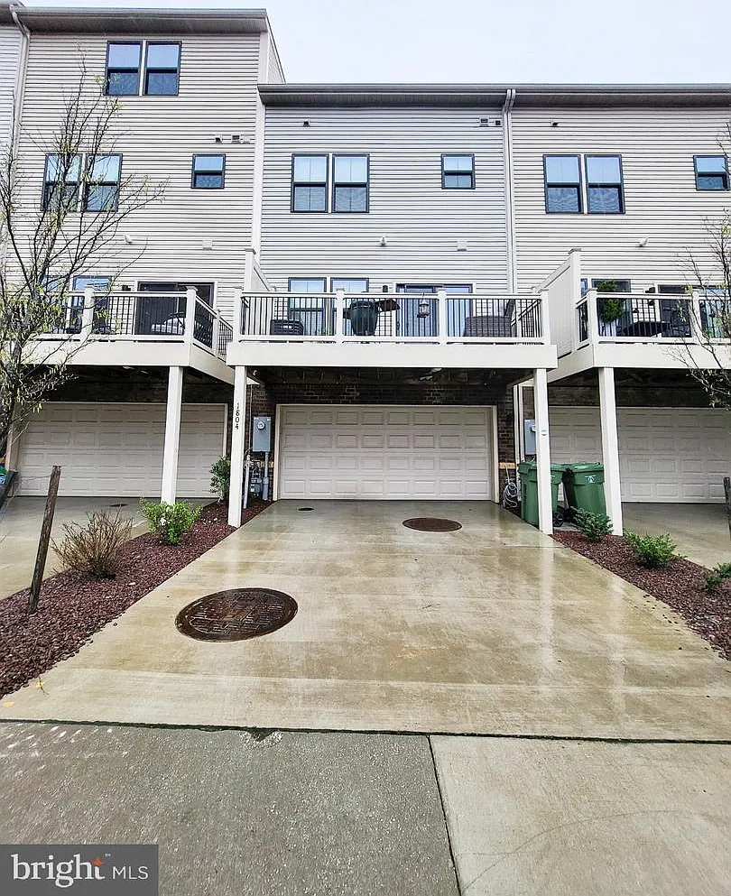 1804 E Eager St — Photo 1
