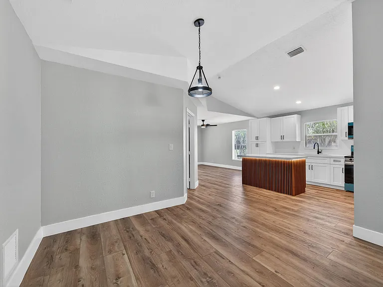 351 NW 8th Ave — Photo 12