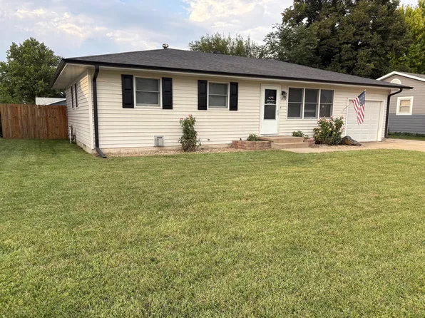 1209 E 5th St, Hastings, NE 68901