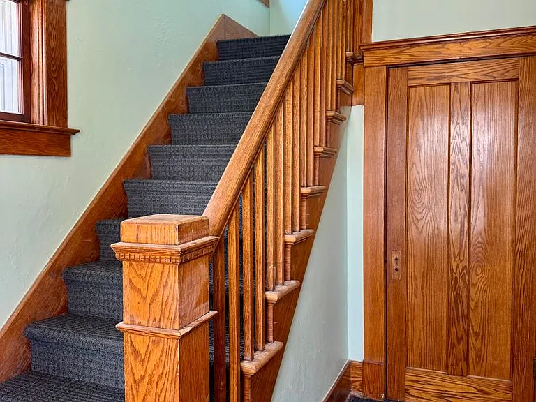 914 Vaughn St — Photo 10