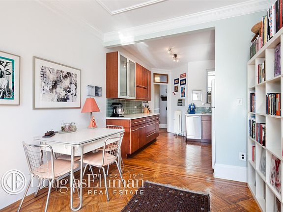 4th image of 427 Sterling Pl APT 4R