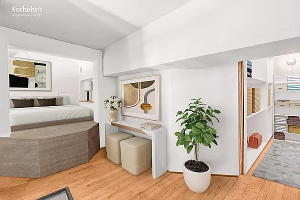 Sold by Sotheby's International Realty | media 10