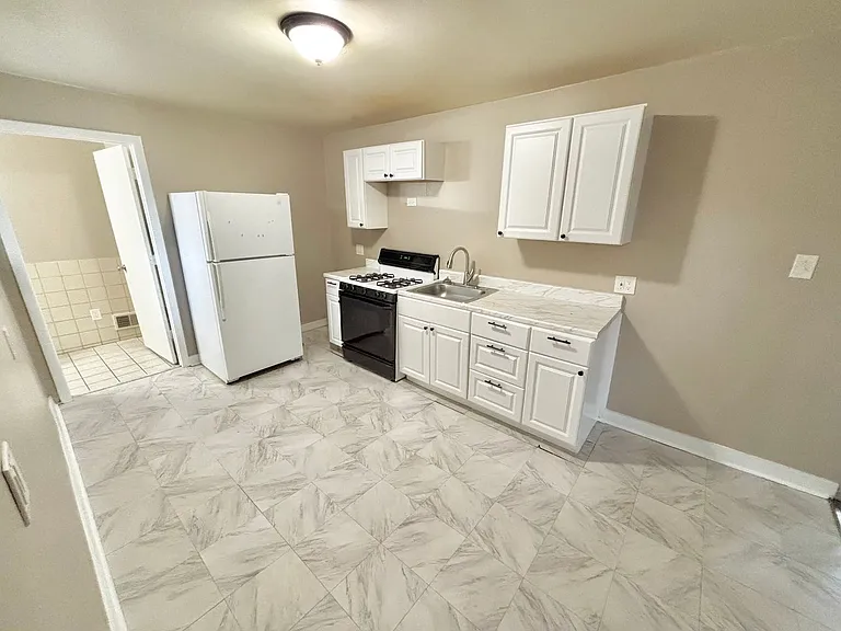 52 Lorimer St — Photo 2
