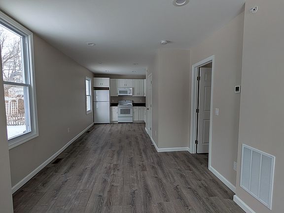 Roomy 1 bedroom 1 bath apartment