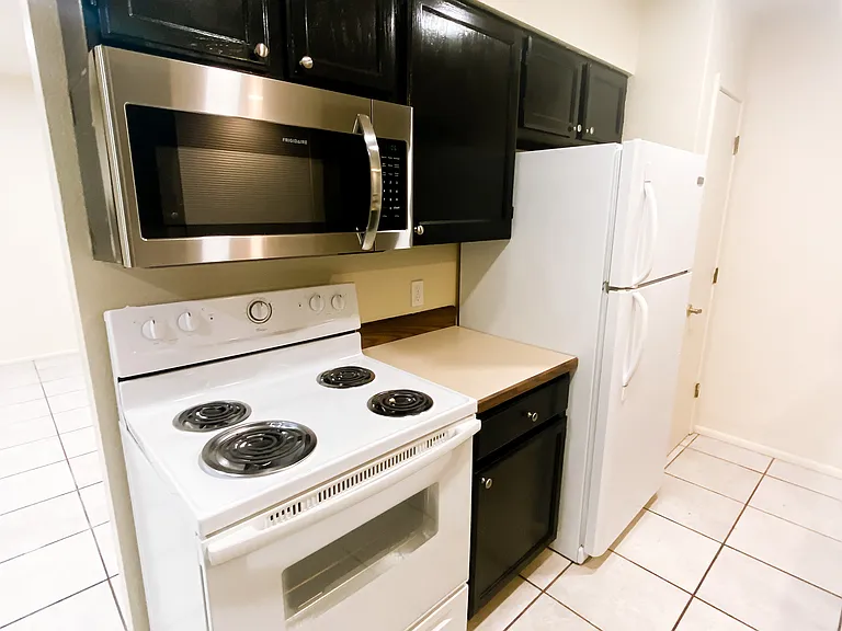 4321 Avenida Palermo #D — Photo 5