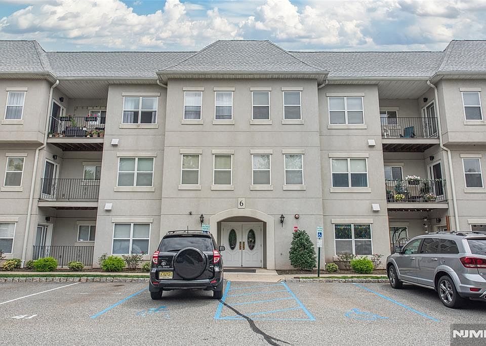1st image of 607 Brittany Dr
